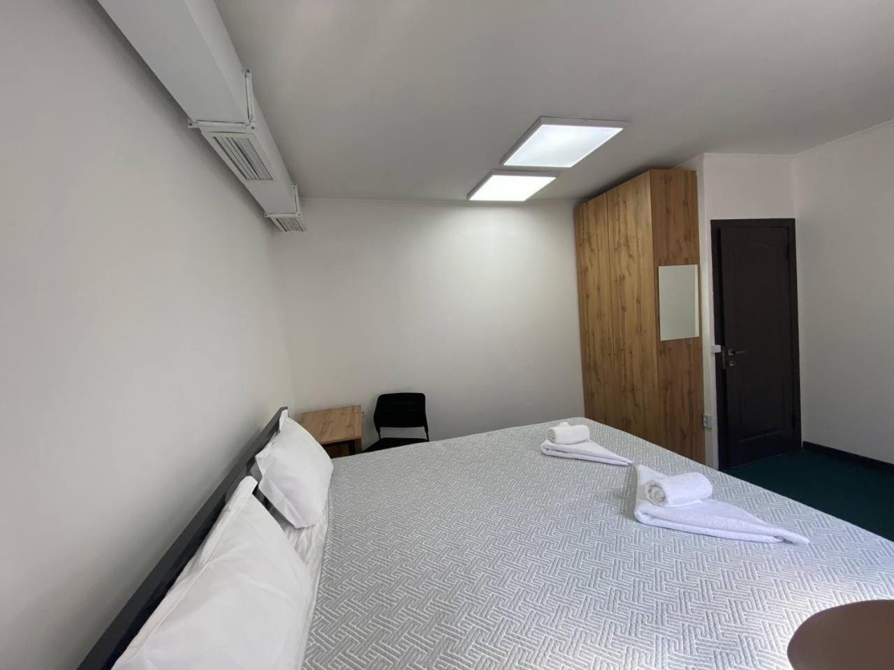 Место Встречи "Guest House Meeting Place" 比什凯克 外观 照片
